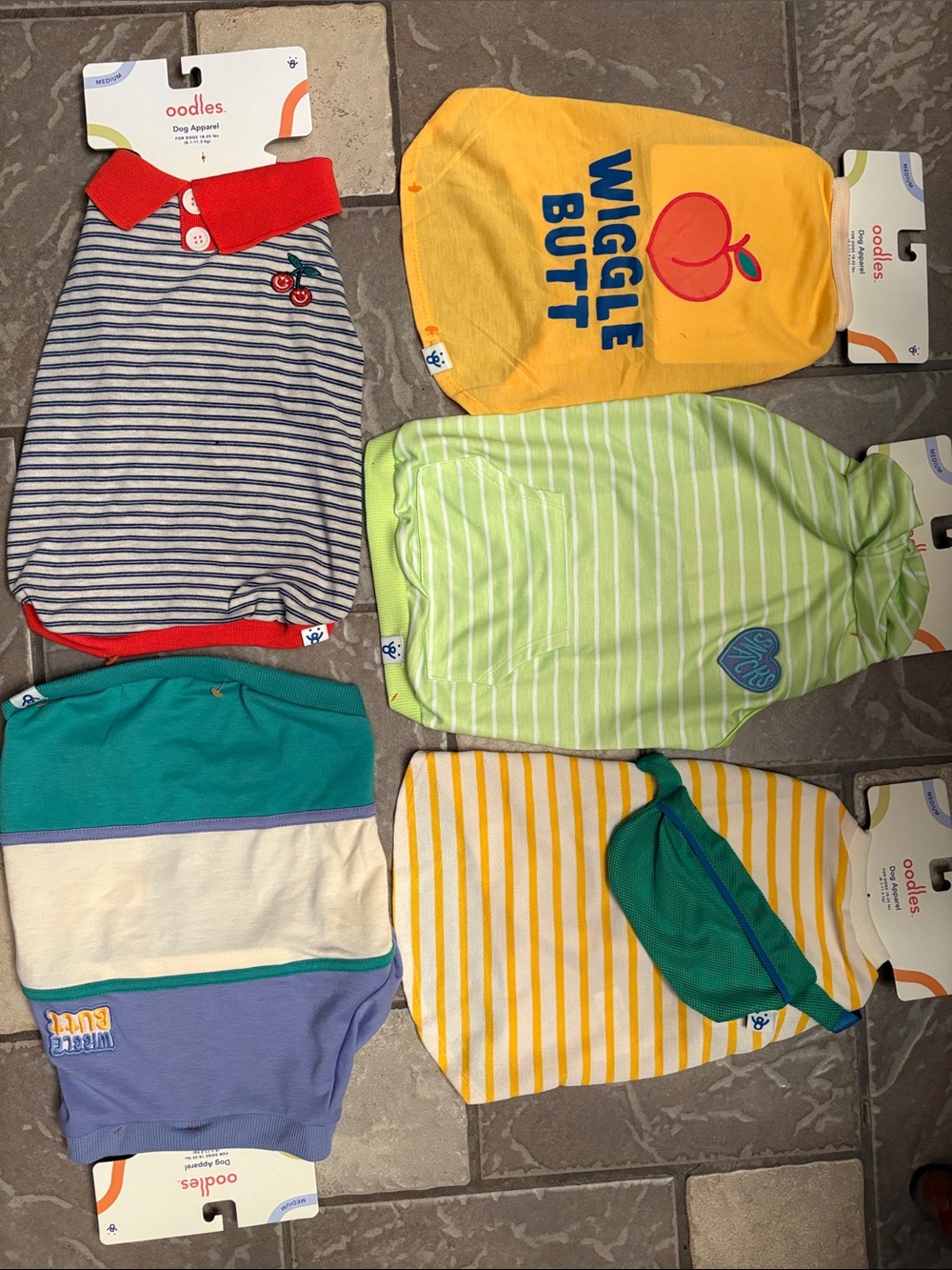 New lot five pieces, dog clothing, brand new size M 18 to 25 pounds